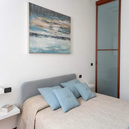 Spacious Flat W Wooden Beams - Porta Venezia *