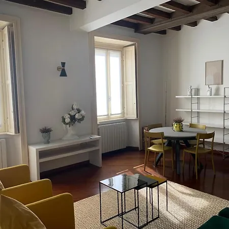 Spacious Flat W Wooden Beams - Porta Venezia Apartamento *